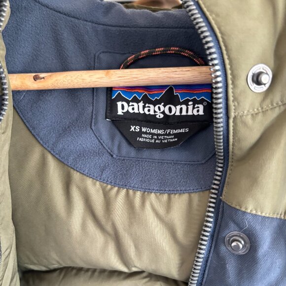 Patagonia Down Hooded Vest - Picture 2 of 3
